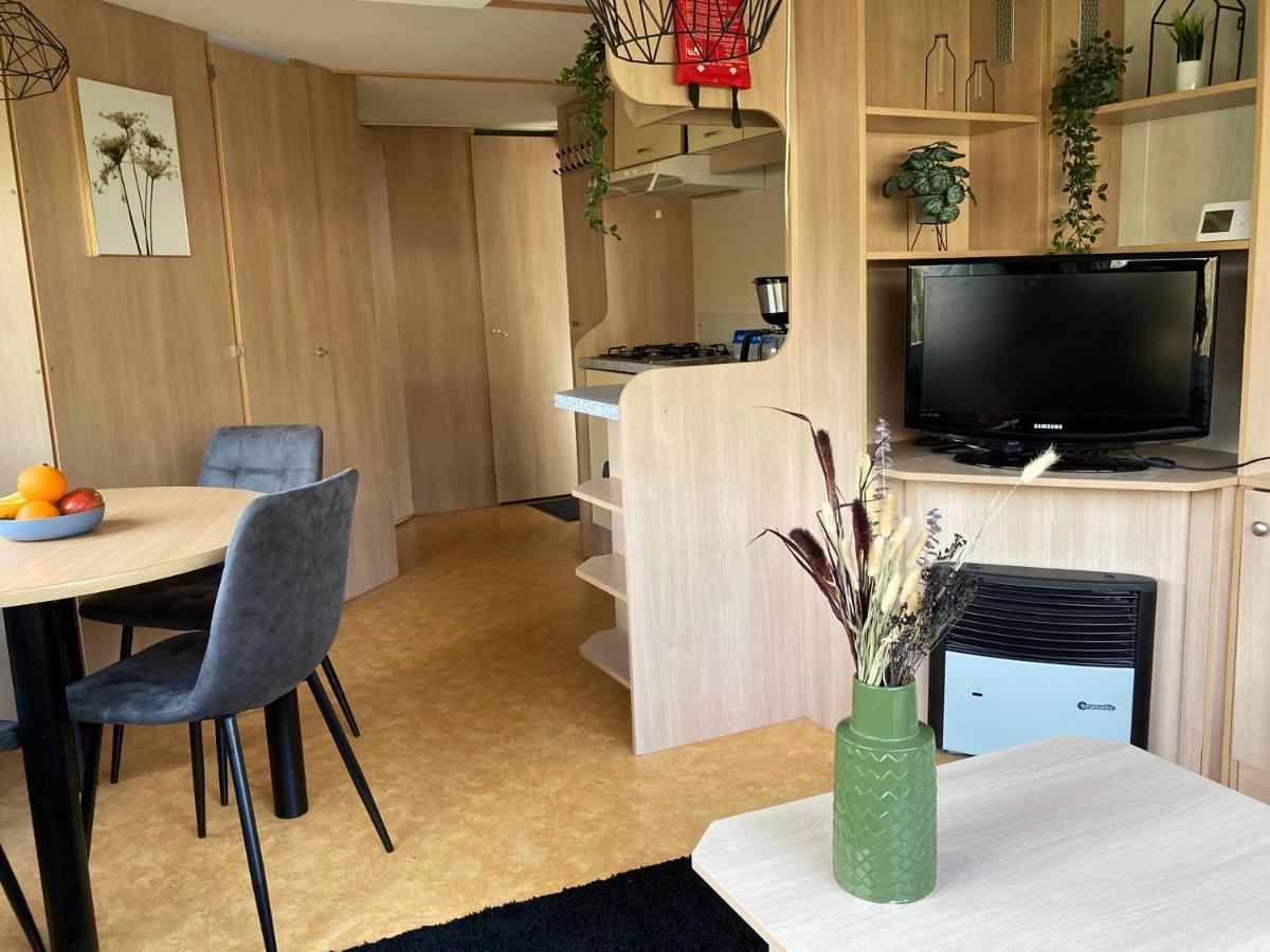 فيلا Chalet 'T Rijsterbos Op Camping Met Zwembad! المظهر الخارجي الصورة