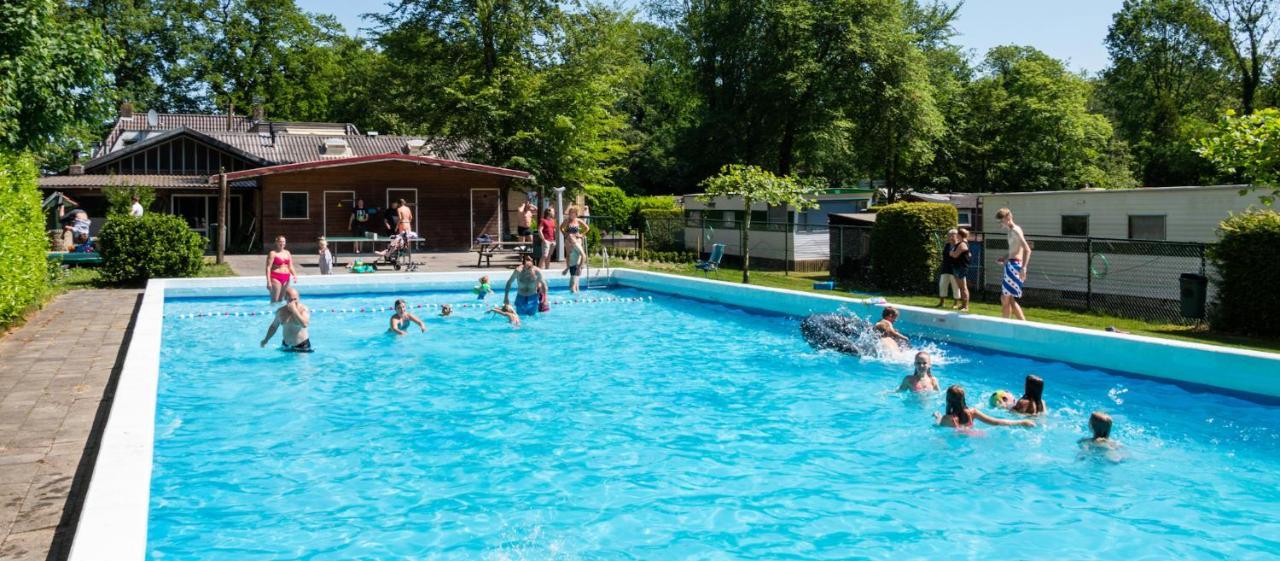 فيلا Chalet 'T Rijsterbos Op Camping Met Zwembad! المظهر الخارجي الصورة