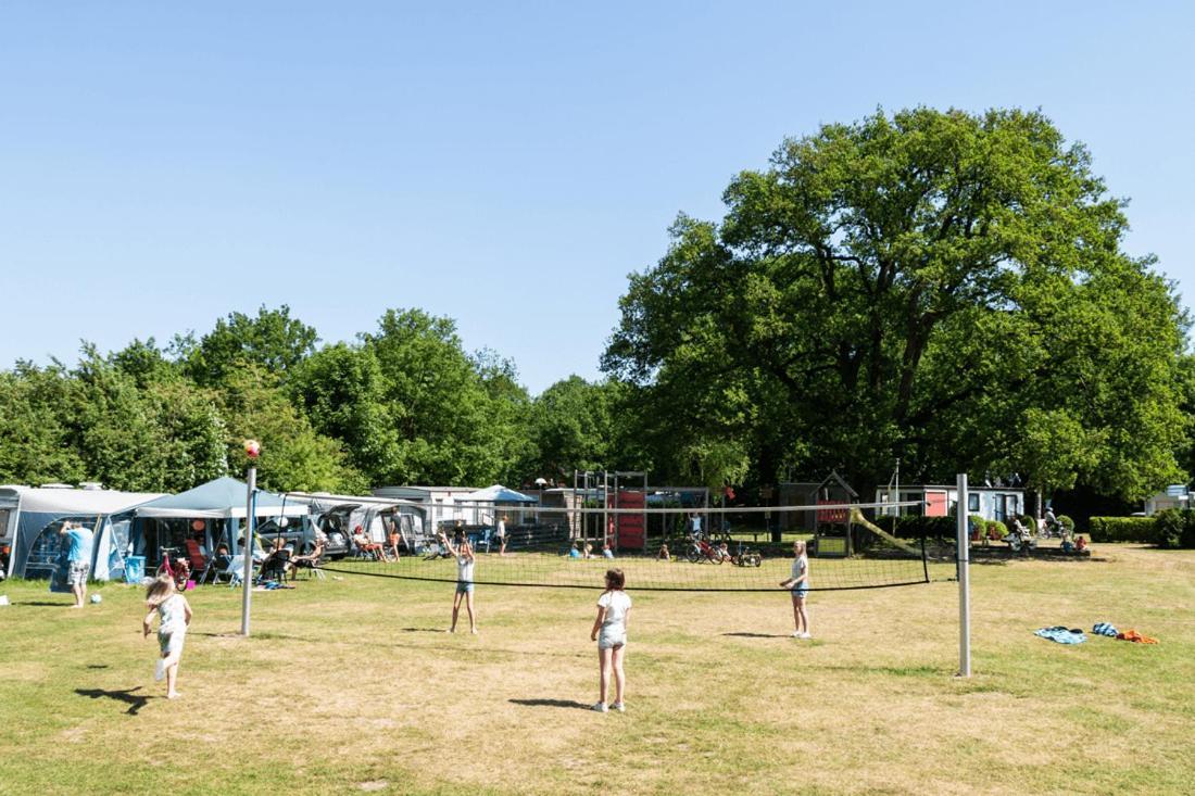فيلا Chalet 'T Rijsterbos Op Camping Met Zwembad! المظهر الخارجي الصورة