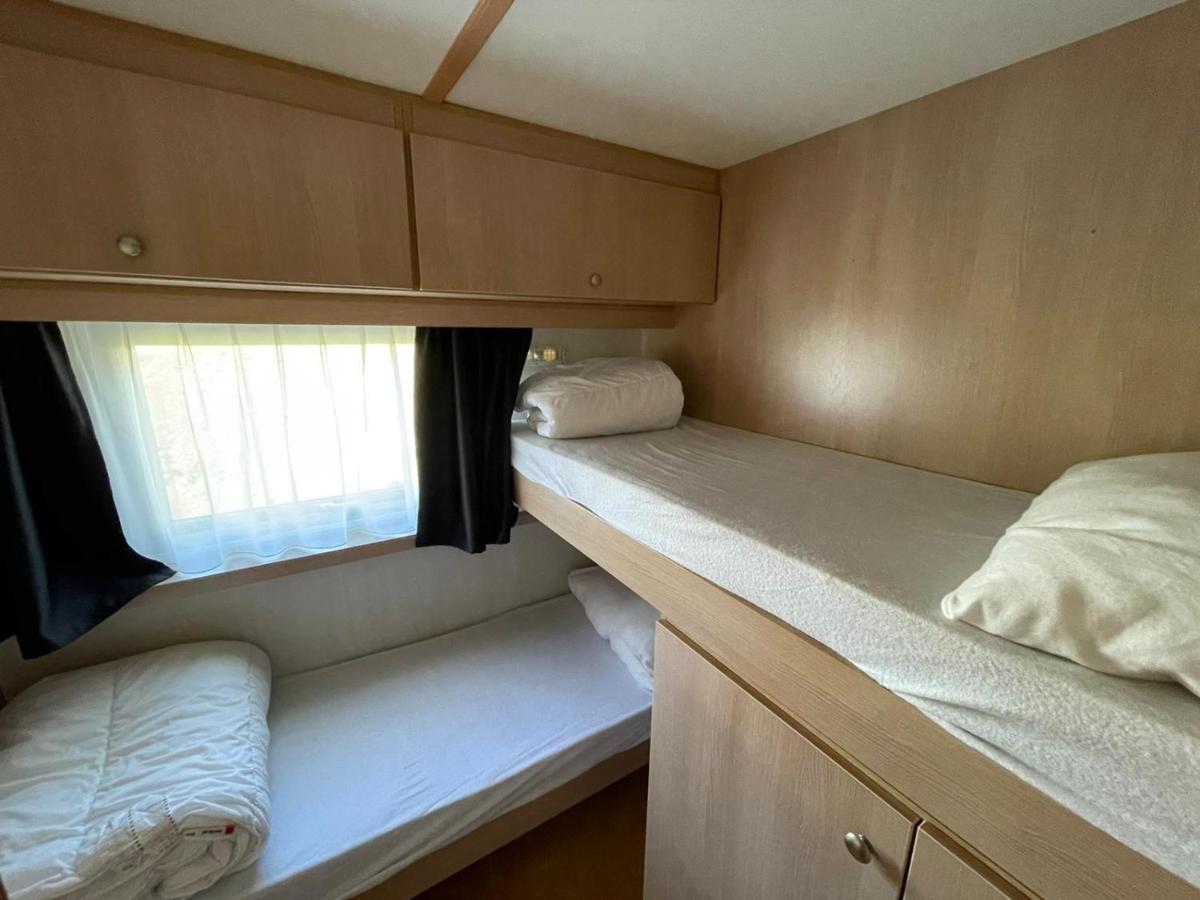 فيلا Chalet 'T Rijsterbos Op Camping Met Zwembad! المظهر الخارجي الصورة